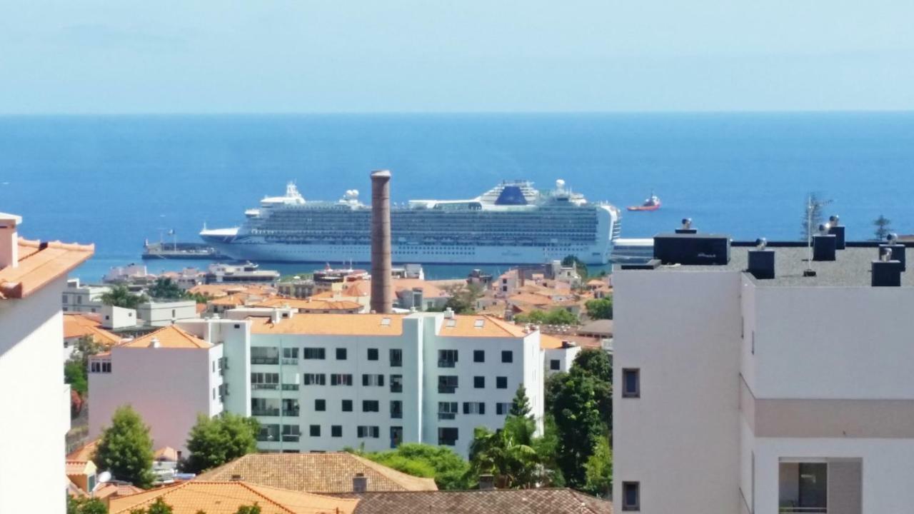 Top Floor With Balcony In Funchal Exterior photo